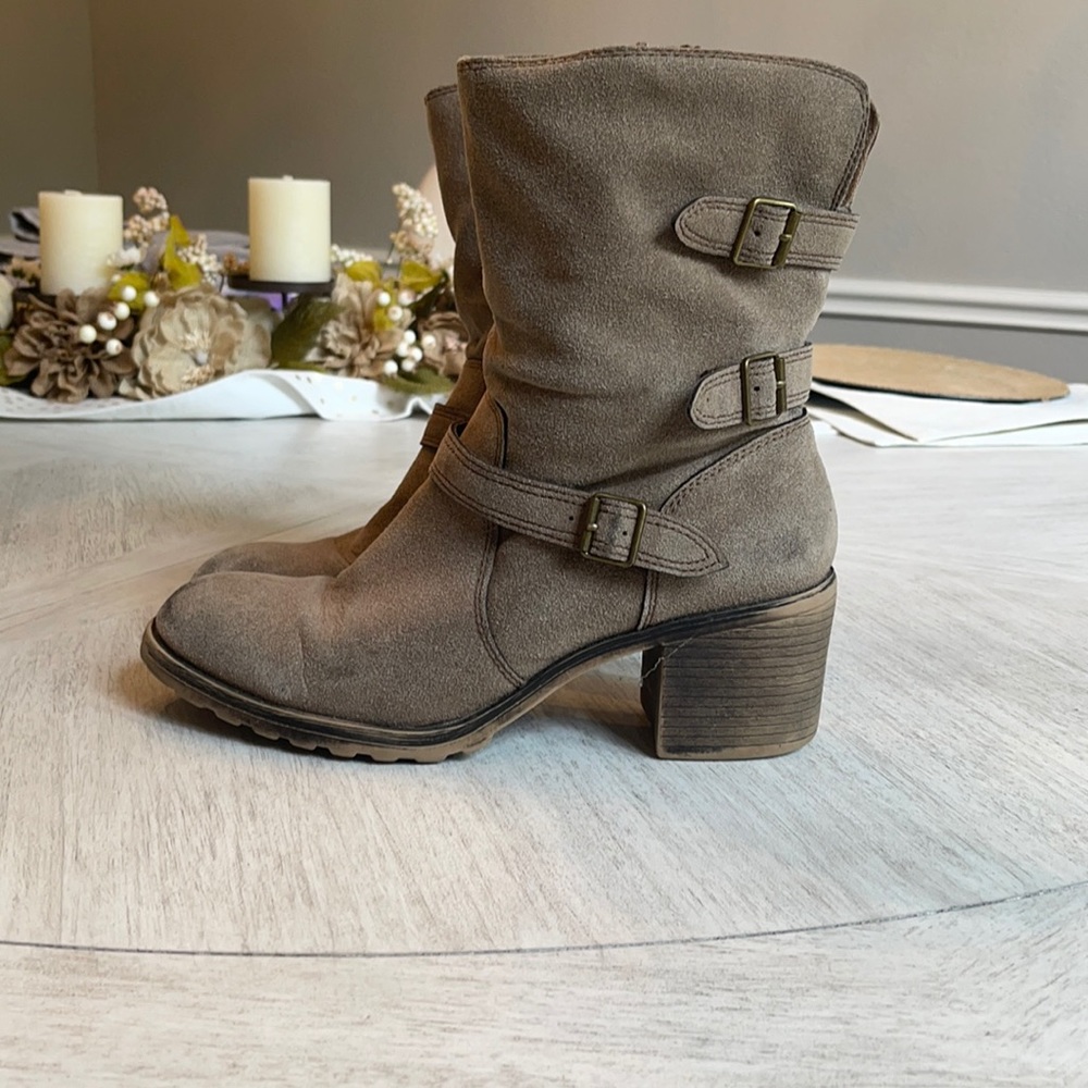 Gray booties with heel